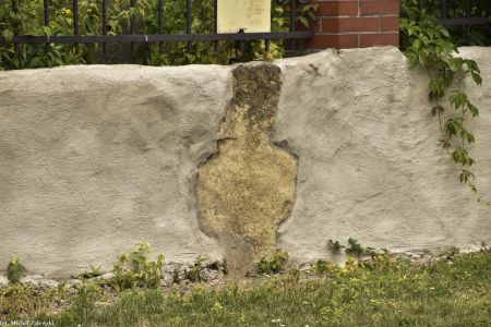 kamienny krzyż określany jako krzyż pojednania w Bukowie