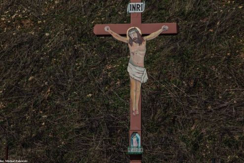 Krzyż przydrożny z Chrystusem z blachy, Szymiszów pow. strzelecki