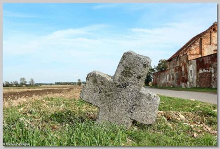 kamienny krzyż określany jako krzyż pokutny w Damianowicach