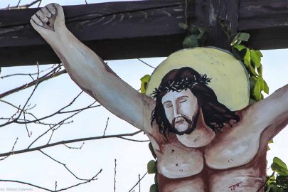 krzyż z Chrystusem z blachy, Raszowa pomnik wojenny
