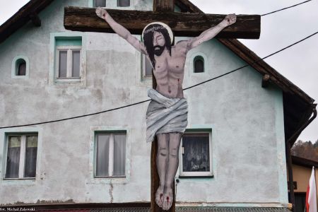 Drewniany krzyż przydrożny w Lądku-Zdroju