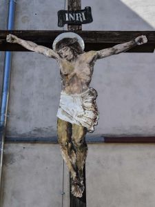 krzyż przy kościele w Osieku