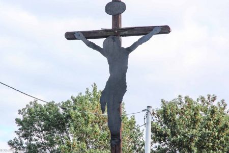 Krzyż przydrożny z Chrystusem wyciętym z blachy, Mańkowice