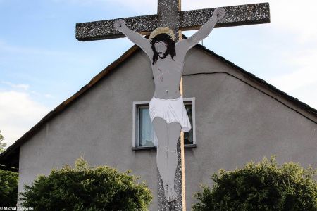Jezus Chrystus na przydrożnym krzyżu w Kuźni raciborskiej