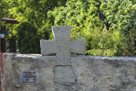 kamienny krzyż określany jako krzyż pokutny w Bukowie