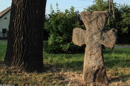 kamienny krzyż określany jako krzyż pokutny lub krzyż pojednania w Sobótce